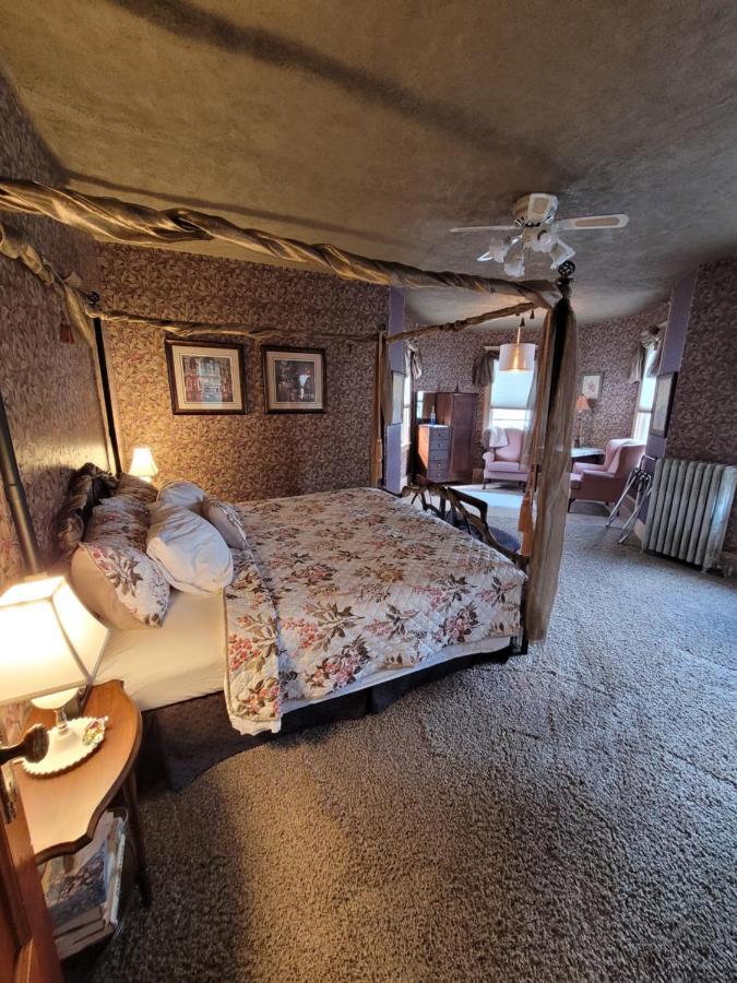 Ruby Manor Bed & Breakfast แกเนอนอเคว ภายนอก รูปภาพ