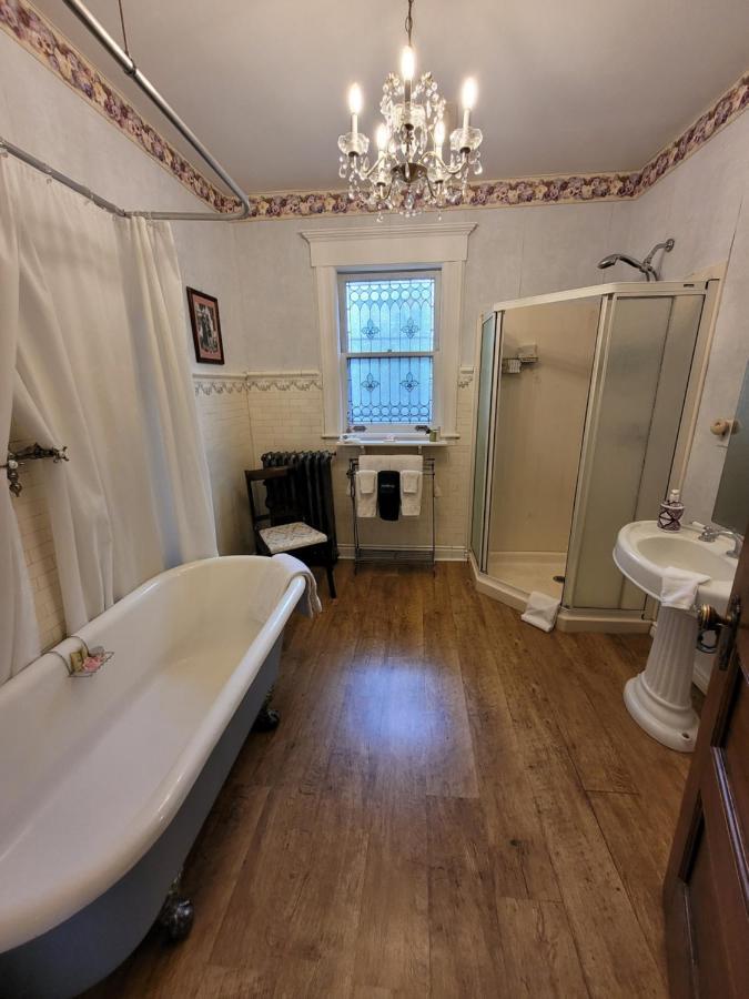 Ruby Manor Bed & Breakfast แกเนอนอเคว ภายนอก รูปภาพ