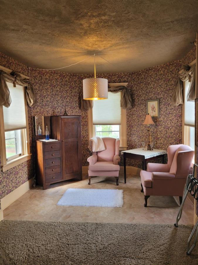 Ruby Manor Bed & Breakfast แกเนอนอเคว ภายนอก รูปภาพ