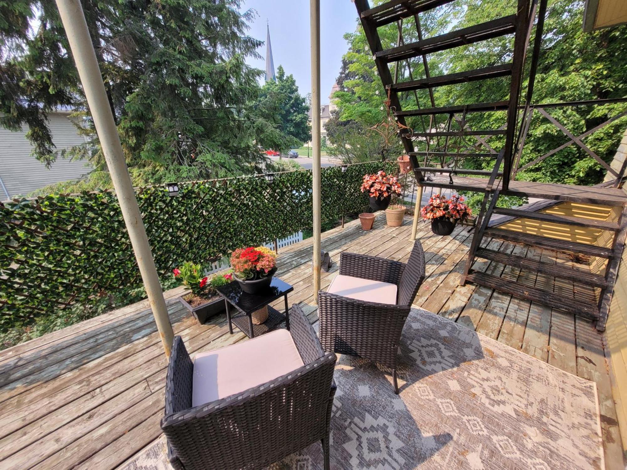 Ruby Manor Bed & Breakfast แกเนอนอเคว ภายนอก รูปภาพ
